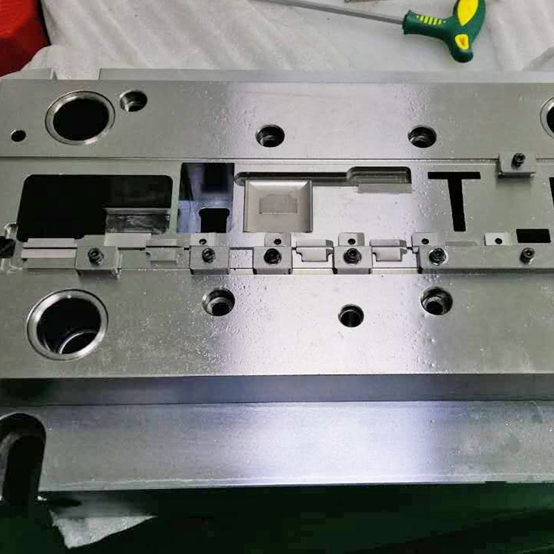 プレス金型部品